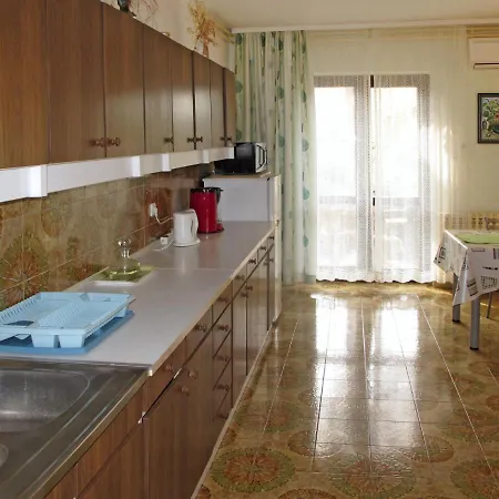 Apartment Maslina - Pul335 By Interhome