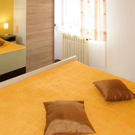 Apartment Maslina - Pul335 By Interhome *